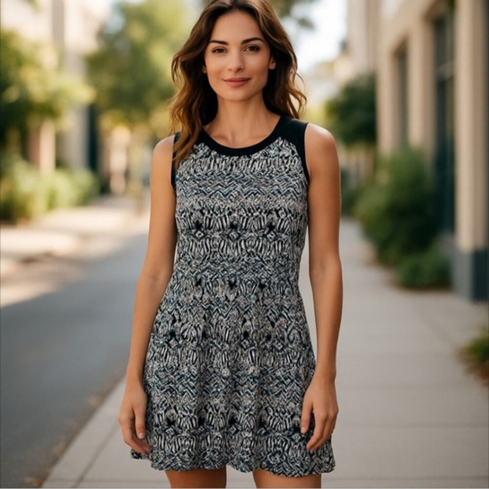 Olive & Oak Black and White Midi Shift Dress Size M